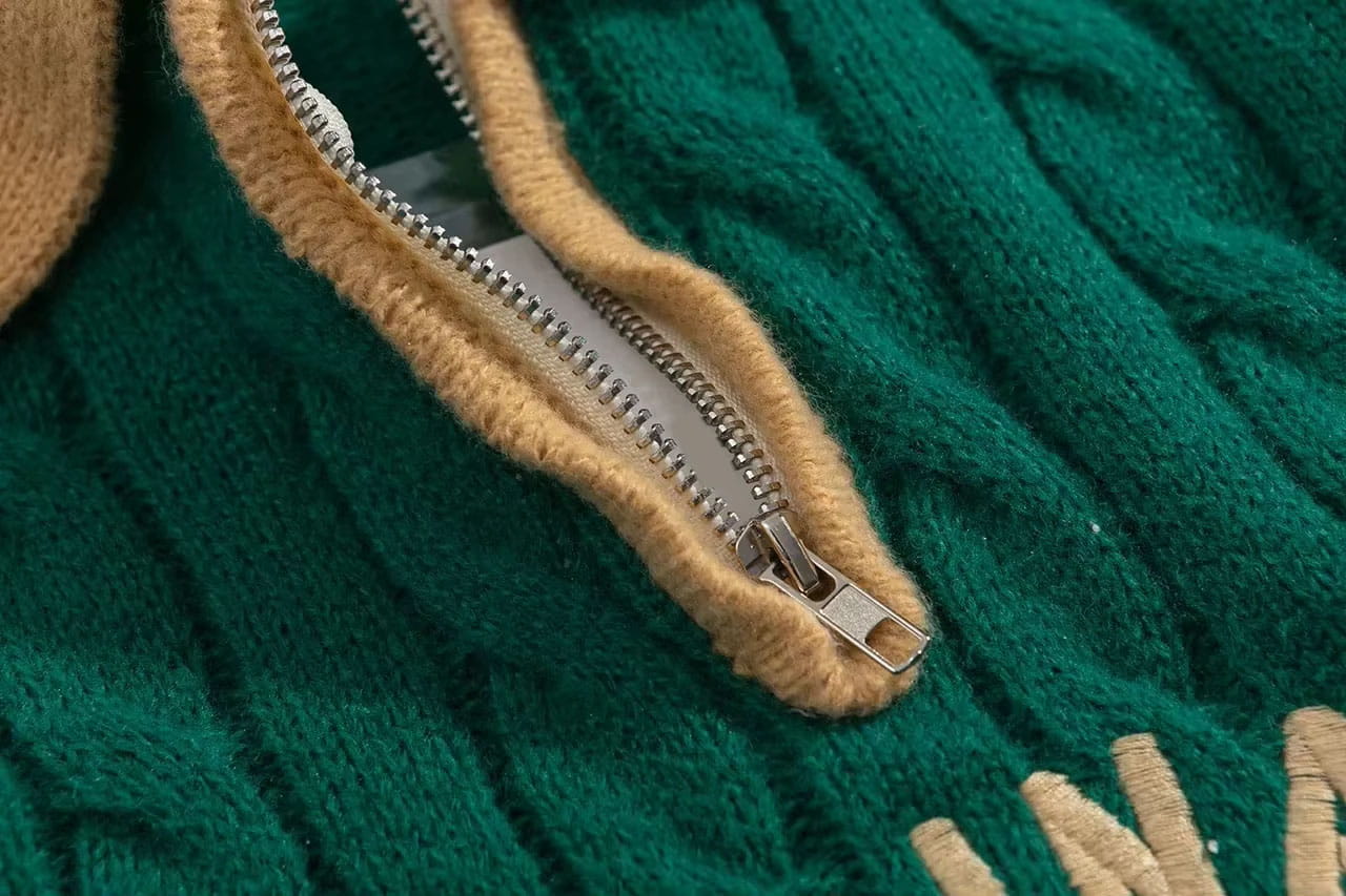 Half-zip polo neck knitted sweater details